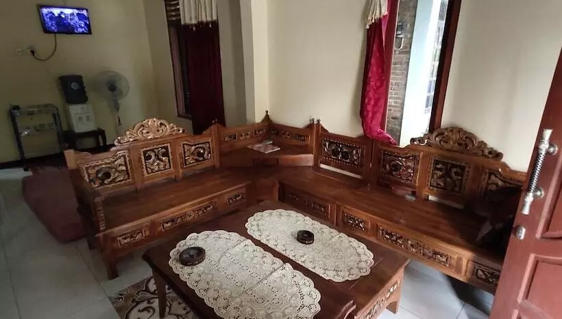 Hostel Homestay Pratiwi