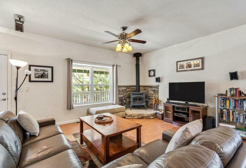 Aubrey S Nest Pet Friendly Cabin