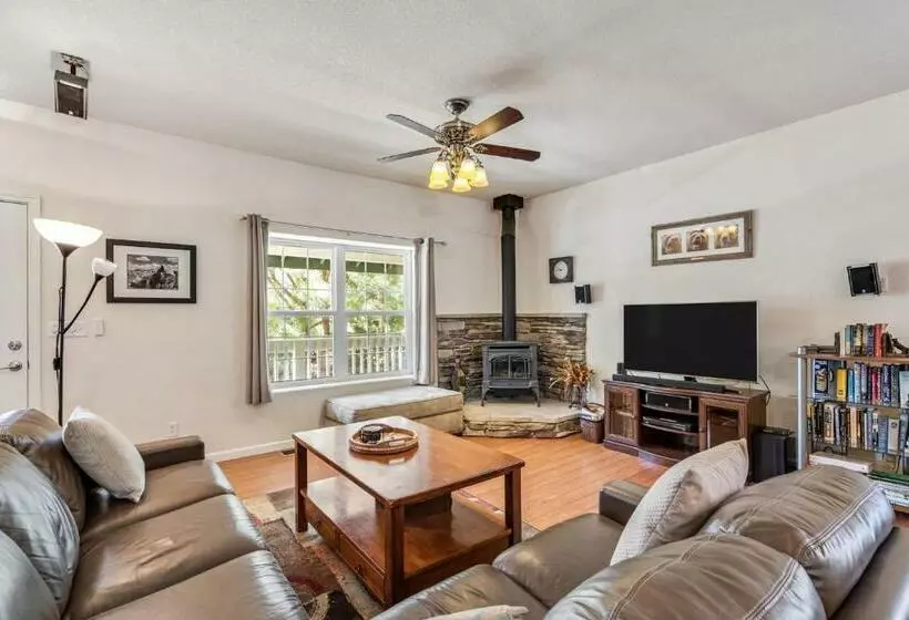 Aubrey S Nest Pet Friendly Cabin