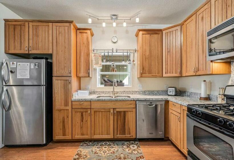 Aubrey S Nest Pet Friendly Cabin