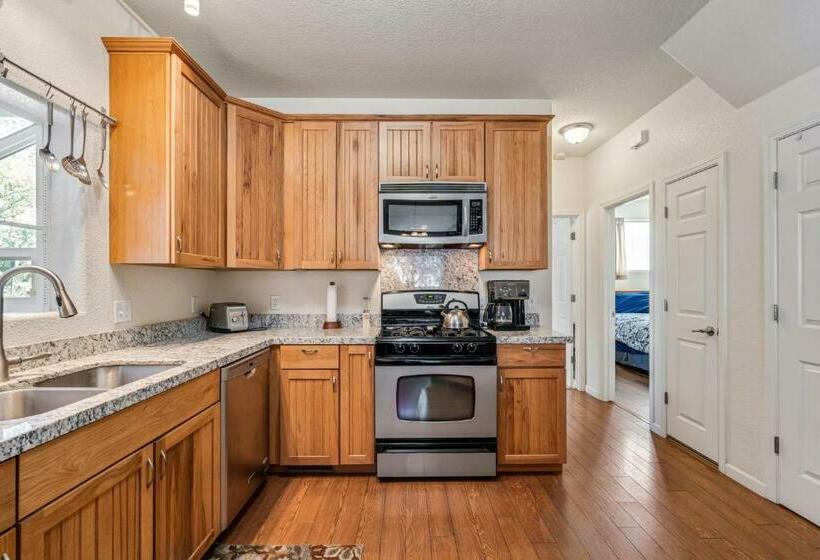 Aubrey S Nest Pet Friendly Cabin