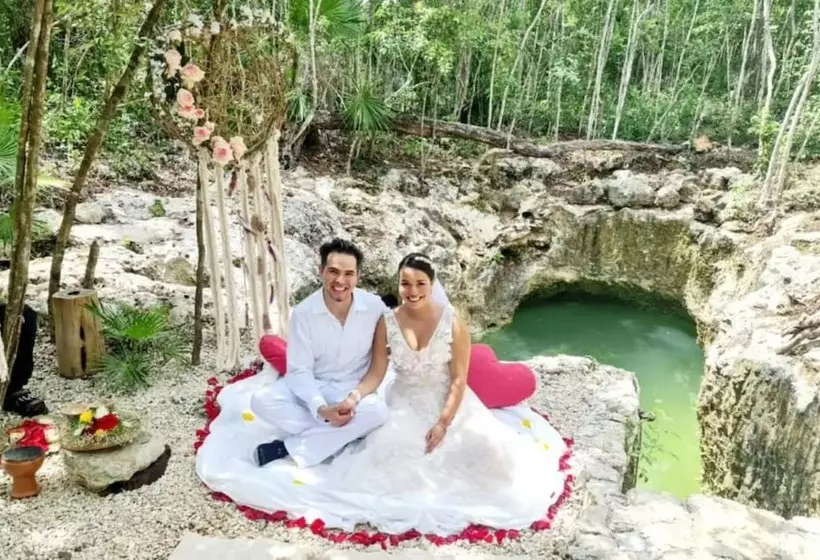 Hotelli Aldea Mayaha Cabanas Con Cenotes