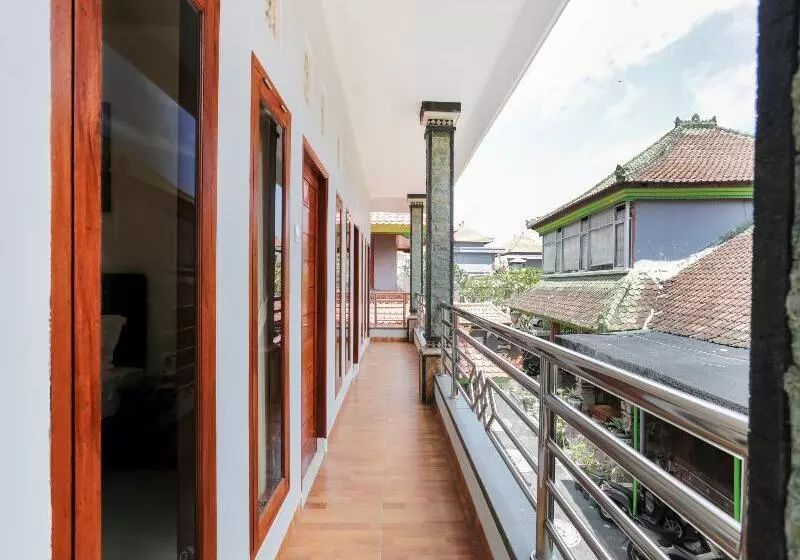 هتل Ceria Guesthouse Seminyak By Oyo Rooms