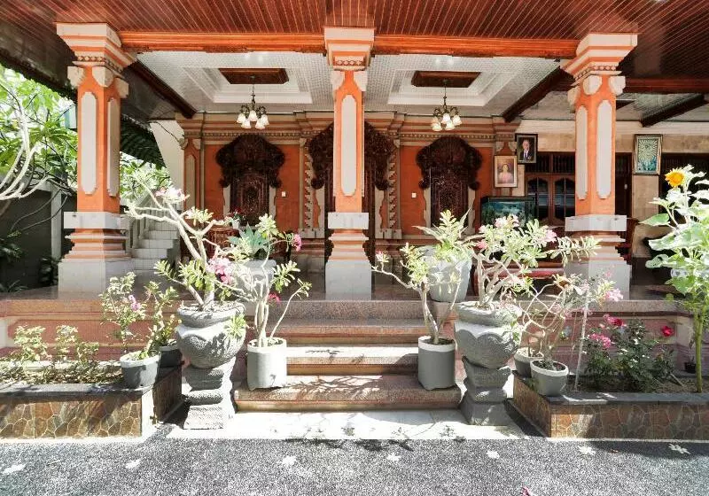 هتل Ceria Guesthouse Seminyak By Oyo Rooms