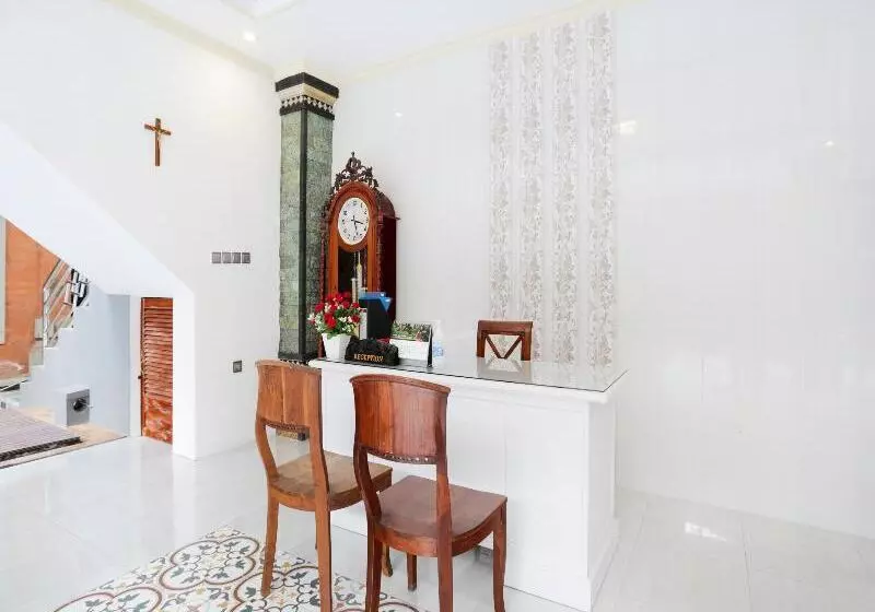 هتل Ceria Guesthouse Seminyak By Oyo Rooms