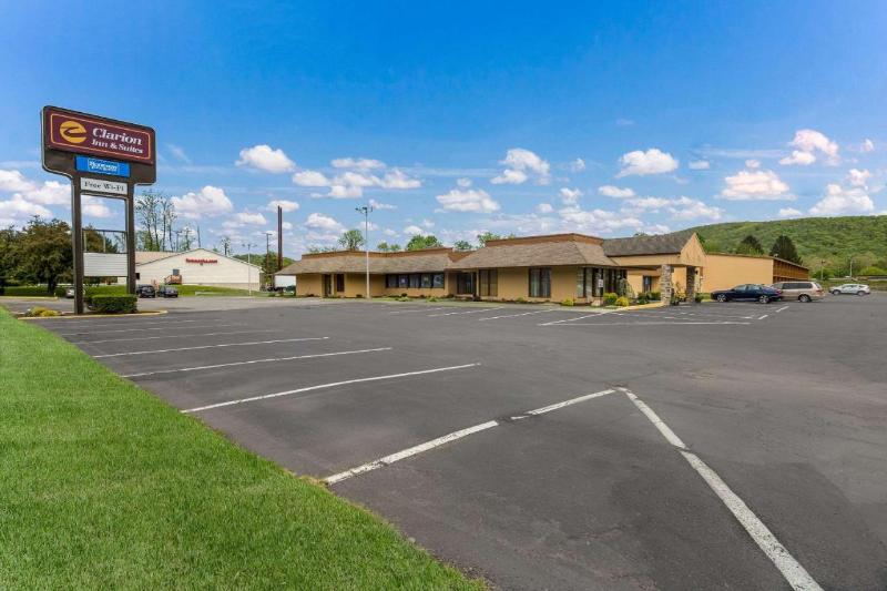 호텔 Clarion Inn & Suites Stroudsburg   Poconos