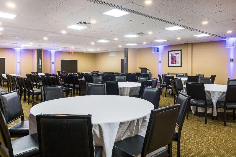 호텔 Clarion Inn & Suites Stroudsburg   Poconos
