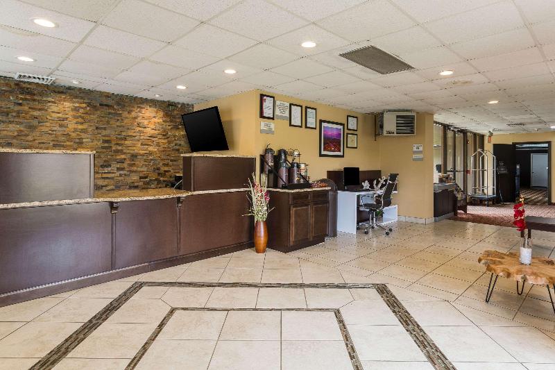 호텔 Clarion Inn & Suites Stroudsburg   Poconos