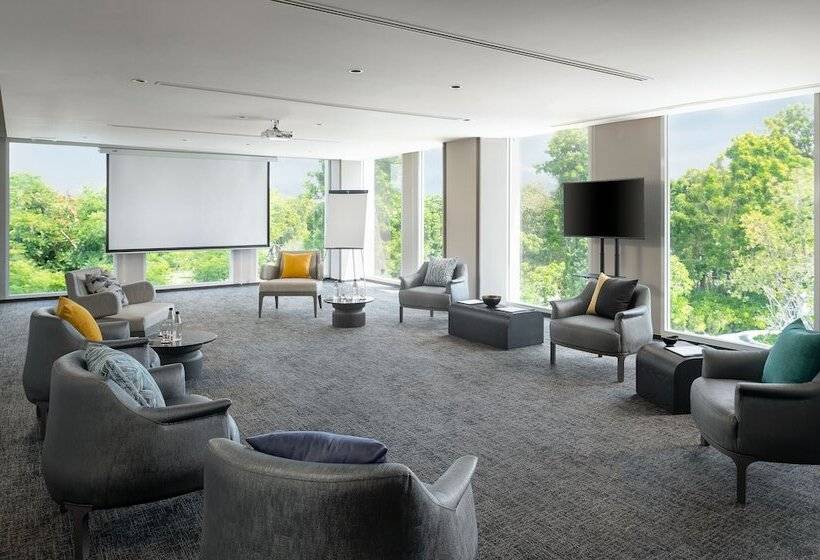 Hotel Cross Pattaya Pratamnak Sha Plus