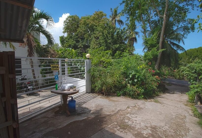 בית מלון כפרי Darius' Residences By Oyo Rooms