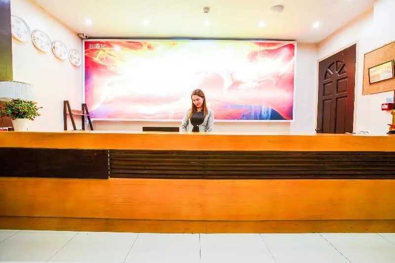 ホテル Edmundo By Oyo Rooms