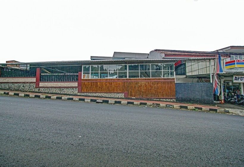 Отель Live Homestay By Oyo Rooms