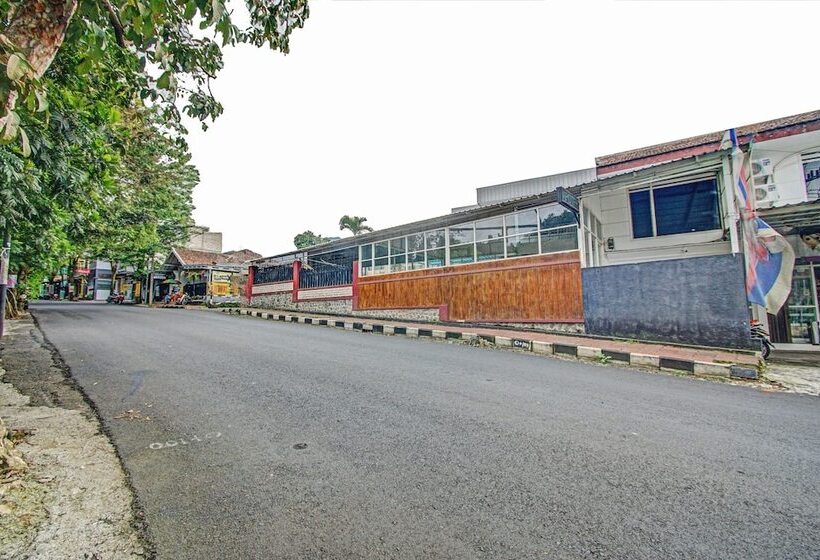 Отель Live Homestay By Oyo Rooms