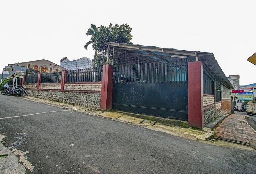 Отель Live Homestay By Oyo Rooms