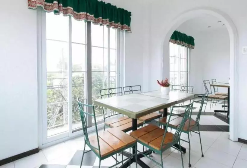 Hotelli New Orleans  Tagaytay