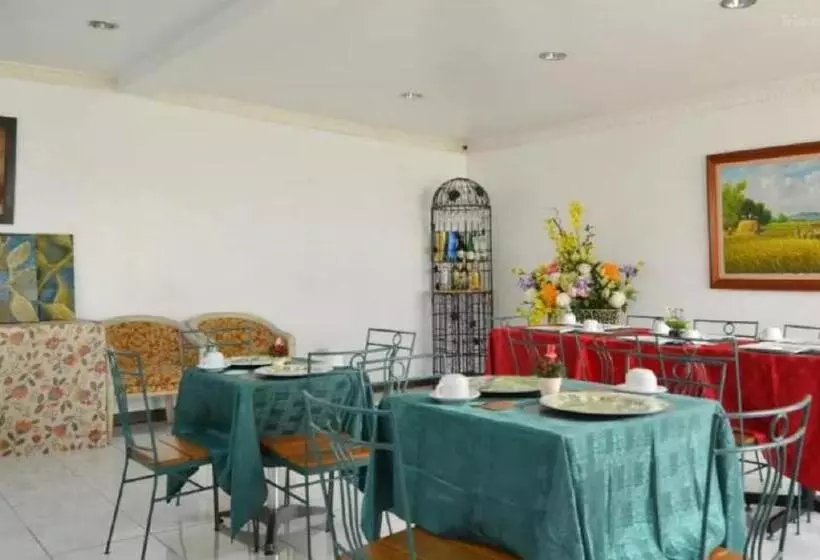 Hotelli New Orleans  Tagaytay