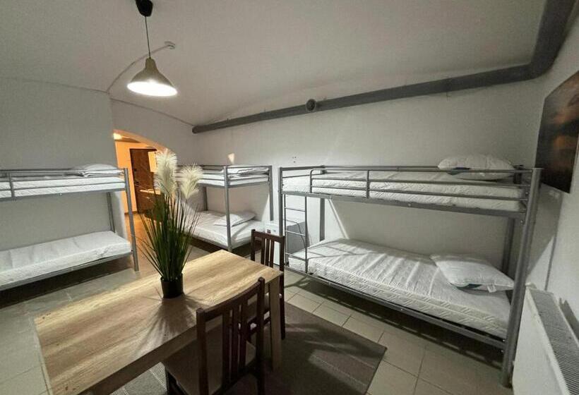 هتل Piata Uniri Cozy Inn