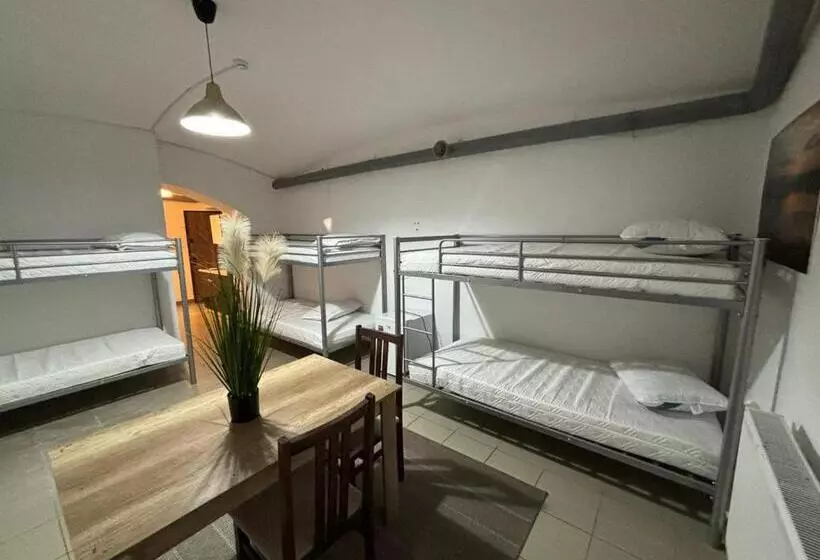 هتل Piata Uniri Cozy Inn