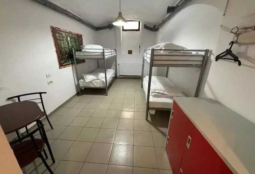 هتل Piata Uniri Cozy Inn