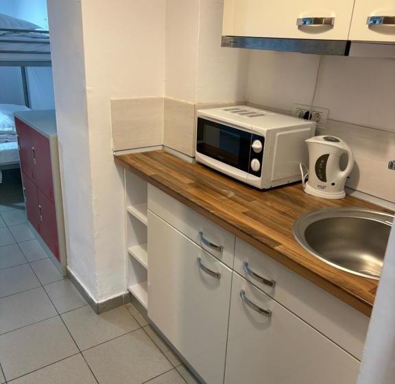 هتل Piata Uniri Cozy Inn