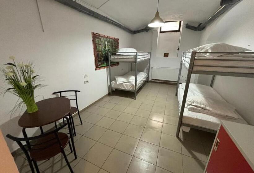 هتل Piata Uniri Cozy Inn