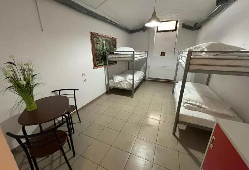 هتل Piata Uniri Cozy Inn