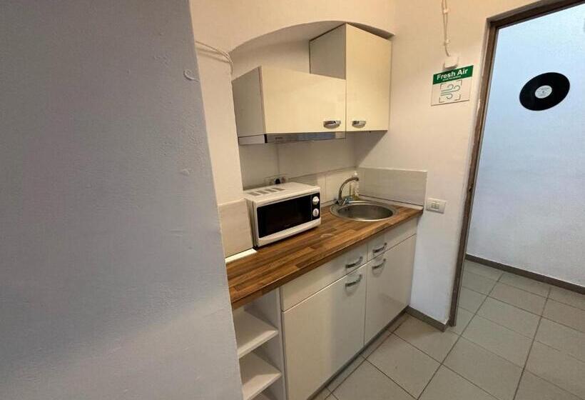 هتل Piata Uniri Cozy Inn