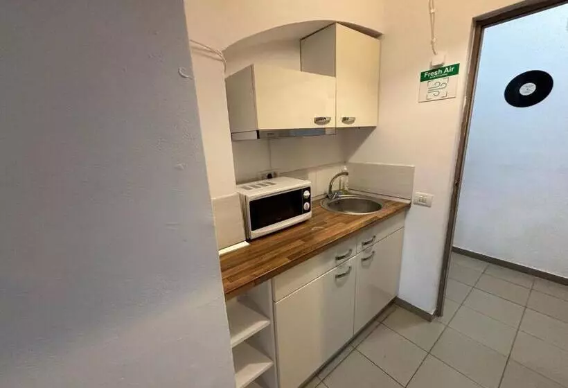 هتل Piata Uniri Cozy Inn