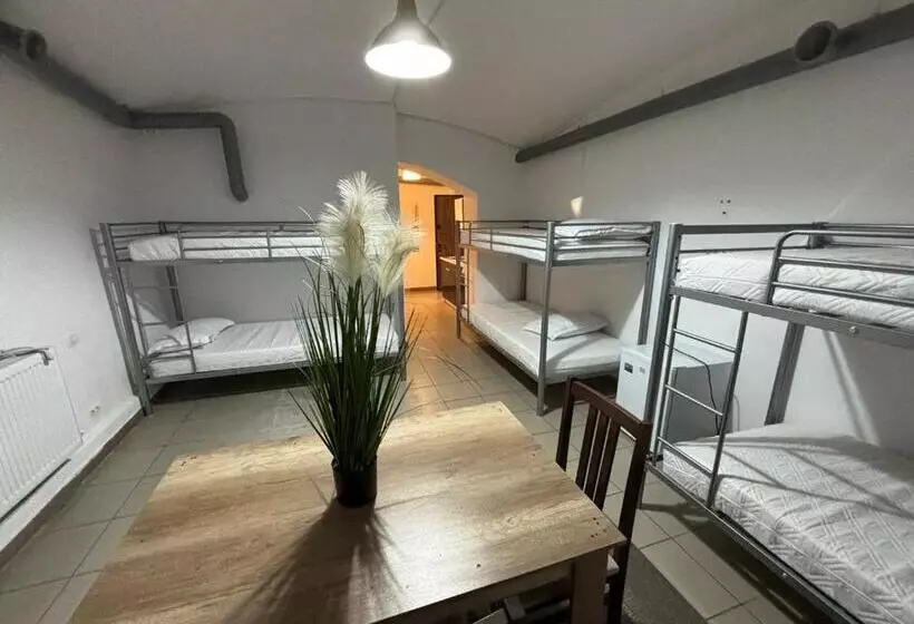 هتل Piata Uniri Cozy Inn