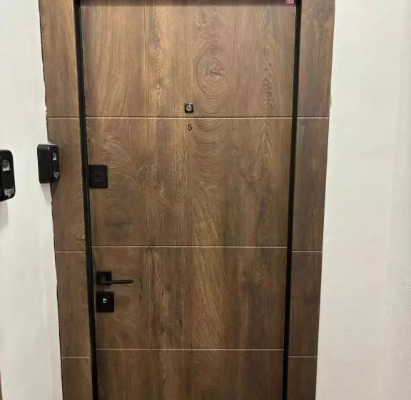 هتل Piata Uniri Cozy Inn