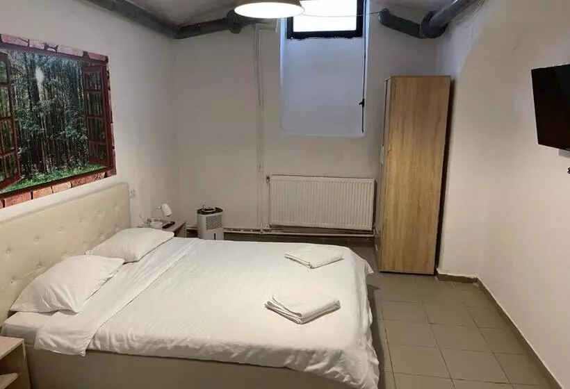 هتل Piata Uniri Cozy Inn