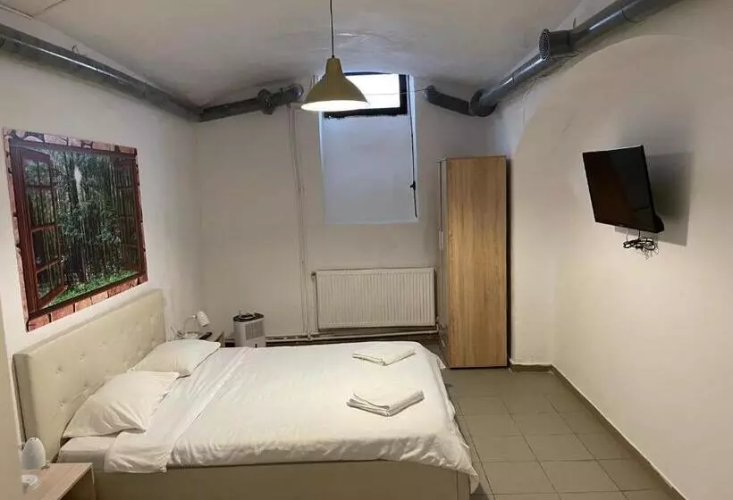 هتل Piata Uniri Cozy Inn