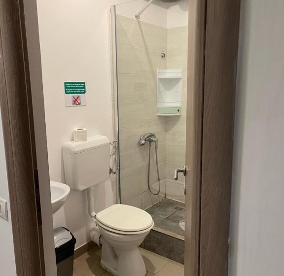 هتل Piata Uniri Cozy Inn