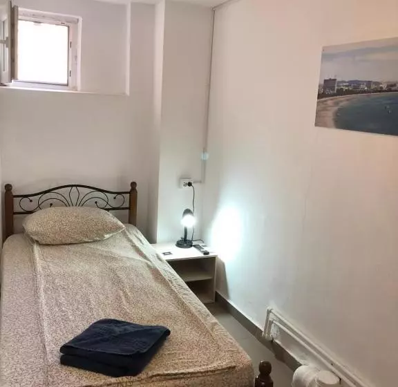 هتل Piata Uniri Cozy Inn