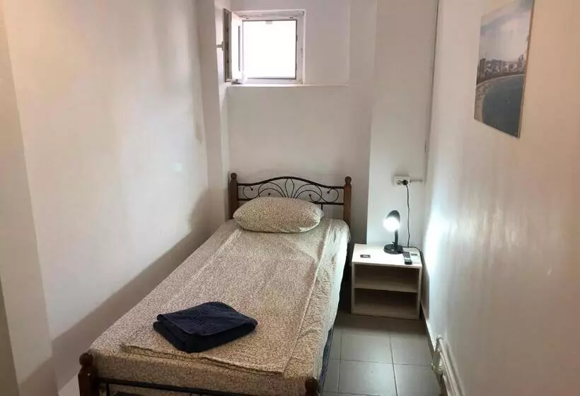 هتل Piata Uniri Cozy Inn