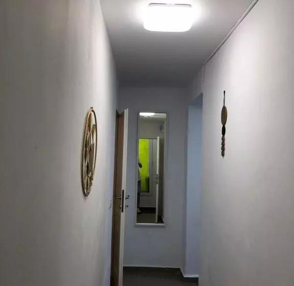 هتل Piata Uniri Cozy Inn