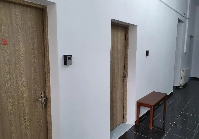هتل Piata Uniri Cozy Inn