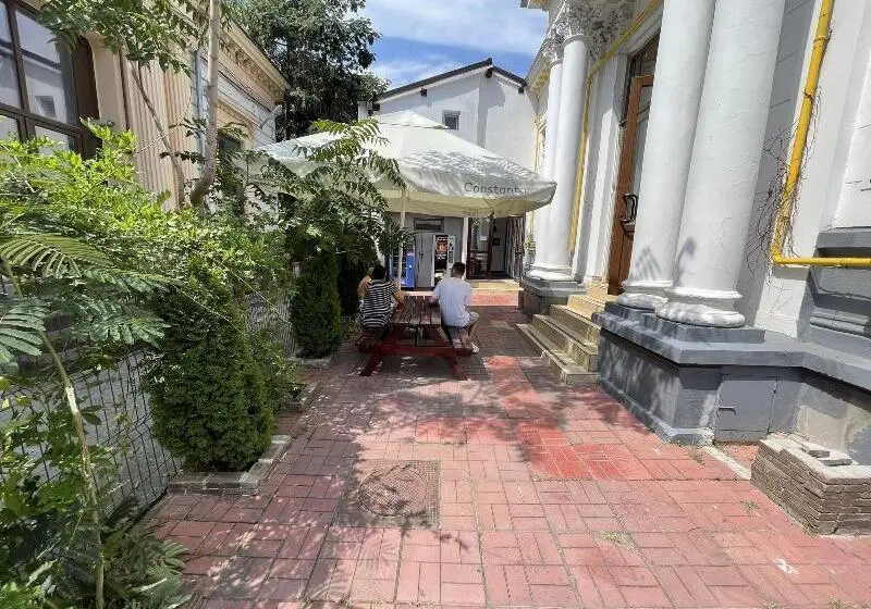 هتل Piata Uniri Cozy Inn