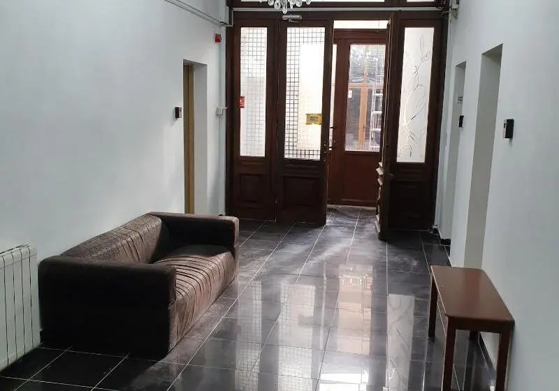 هتل Piata Uniri Cozy Inn