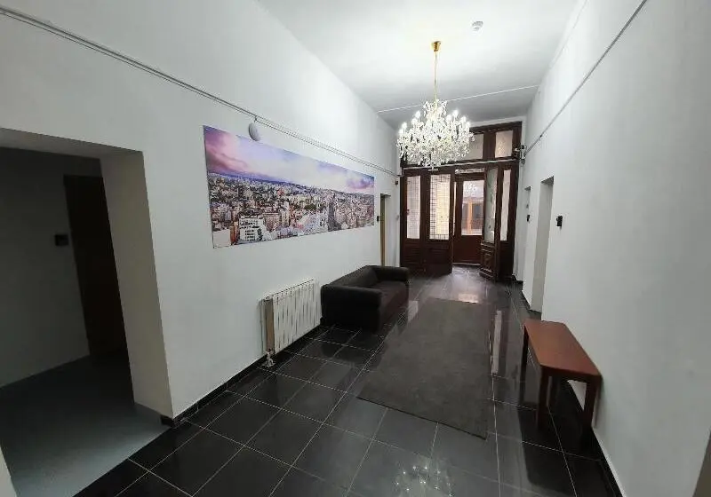 هتل Piata Uniri Cozy Inn