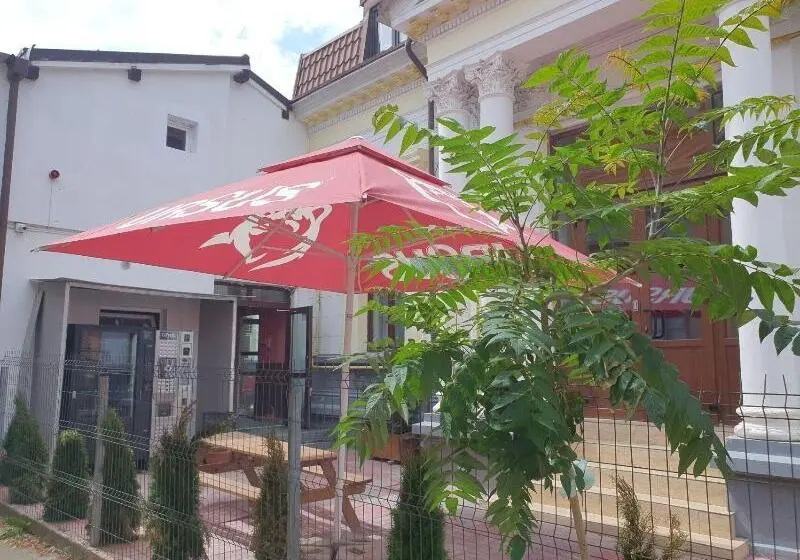 هتل Piata Uniri Cozy Inn