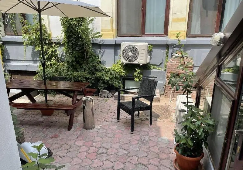 هتل Piata Uniri Cozy Inn