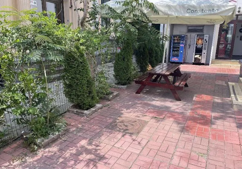 هتل Piata Uniri Cozy Inn