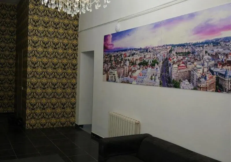 هتل Piata Uniri Cozy Inn