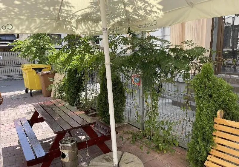 هتل Piata Uniri Cozy Inn