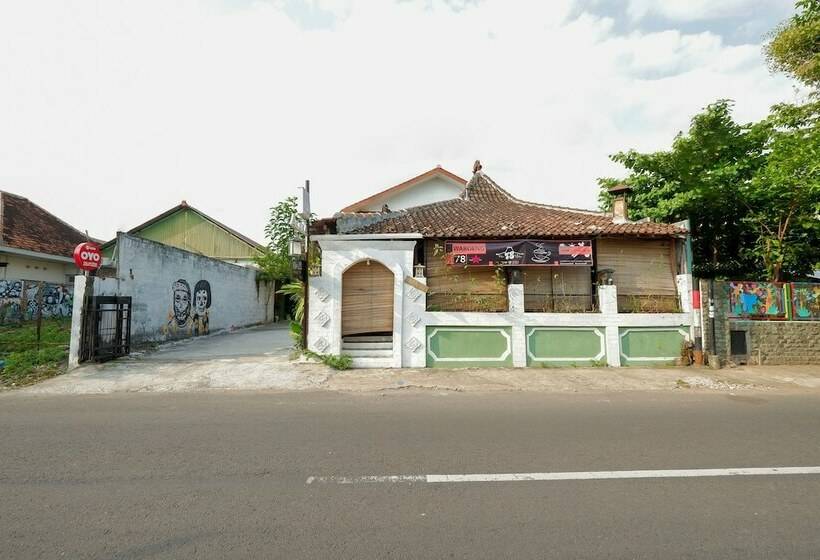 Отель Tan Jokteng Guest House Oyo Rooms