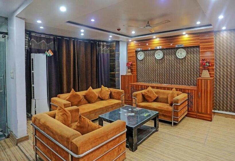 Hotel Collection O Noida Saffron