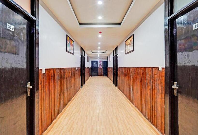 Hotel Collection O Noida Saffron