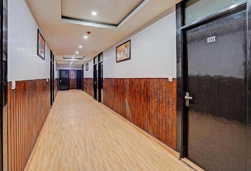 Hotel Collection O Noida Saffron