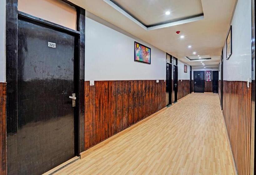 Hotel Collection O Noida Saffron